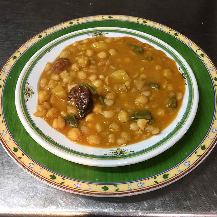 Garbanzos con morcillo de ternera - Restaurante La Bodega (Cádiz)