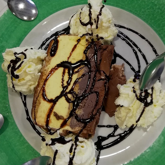 Tarta de chocolate y vainilla - Restaurante La Bodega (Cádiz)